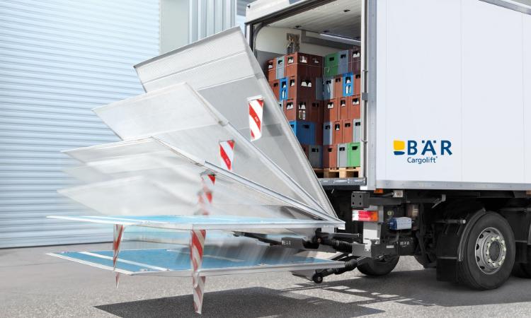 Sekwencje otwierania standardowej windy załadowczej BAR z jednoczesnym otwieraniem i opuszczaniem platformy