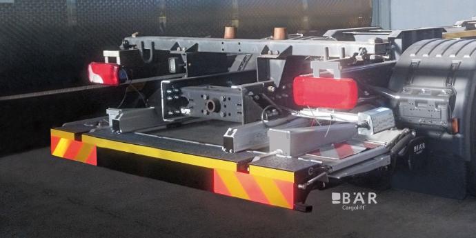 Podest ruchomy HydFalt na pojeździe z nadwoziem wymiennym BDF